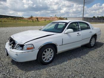  Salvage Lincoln Towncar