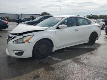  Salvage Nissan Altima