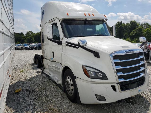  Salvage Freightliner Cascadia 1