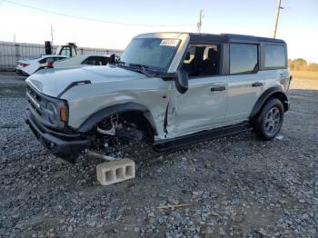  Salvage Ford Bronco