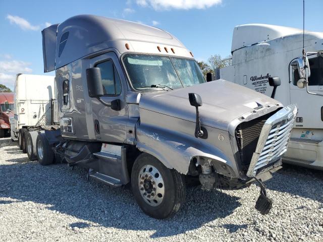  Salvage Freightliner Cascadia 1