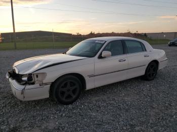  Salvage Lincoln Towncar