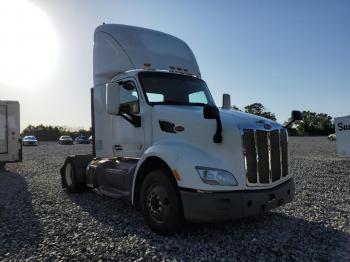  Salvage Peterbilt 579