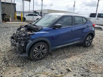  Salvage Nissan Kicks