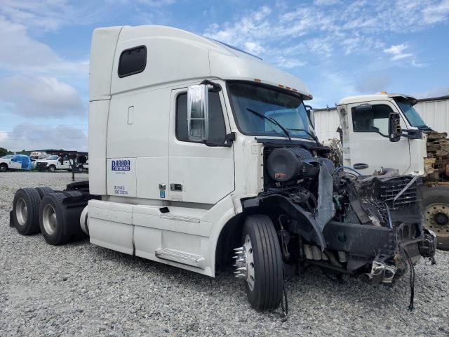  Salvage Volvo Vnl