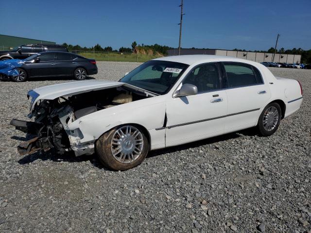  Salvage Lincoln Towncar