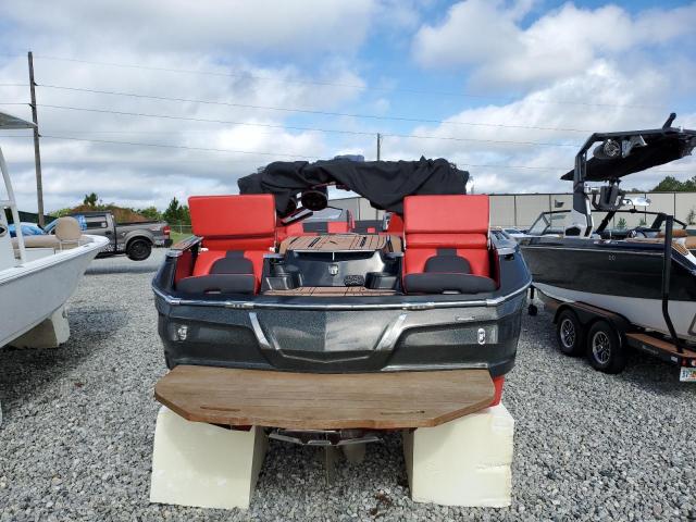 Mastercraft Boat Image 9