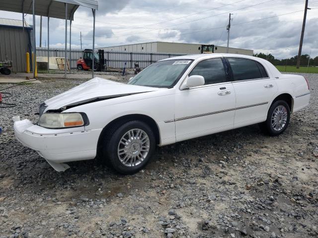  Salvage Lincoln Towncar