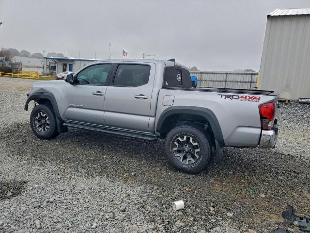 Toyota Tacoma Double Cab Image 12