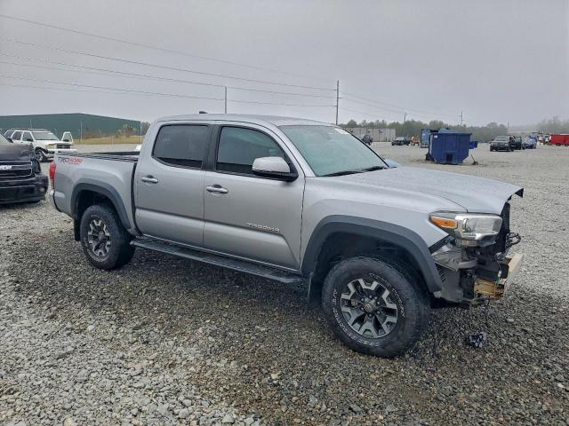 Toyota Tacoma Double Cab Image 11