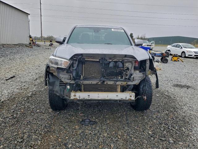 Toyota Tacoma Double Cab Image 13