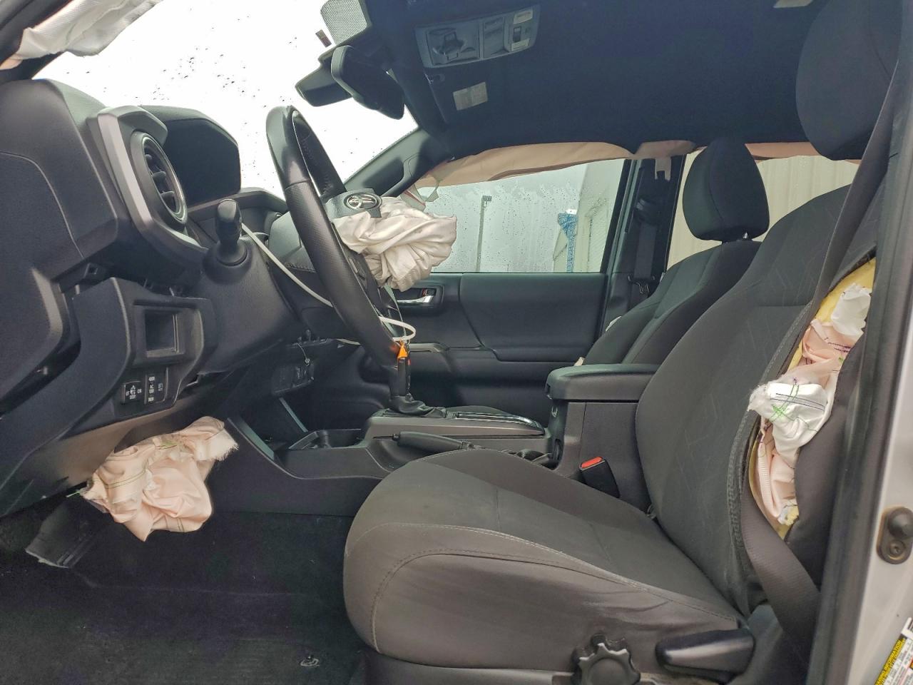 Toyota Tacoma Double Cab Image 10