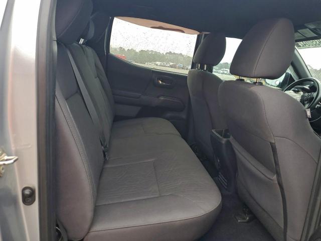 Toyota Tacoma Double Cab Image 3