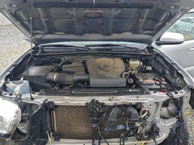 Toyota Tacoma Double Cab Image 7