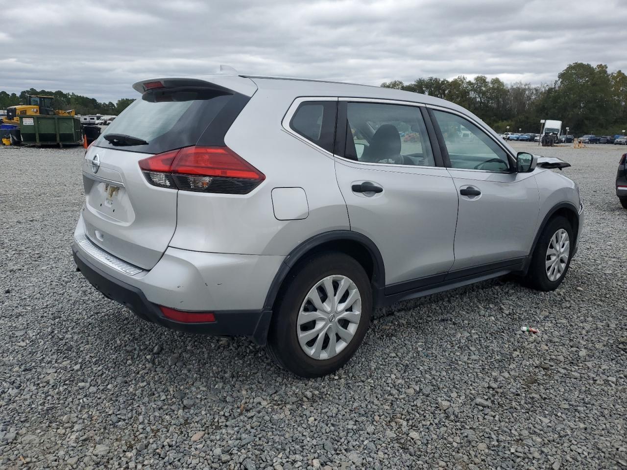 Nissan Rogue S Image 4