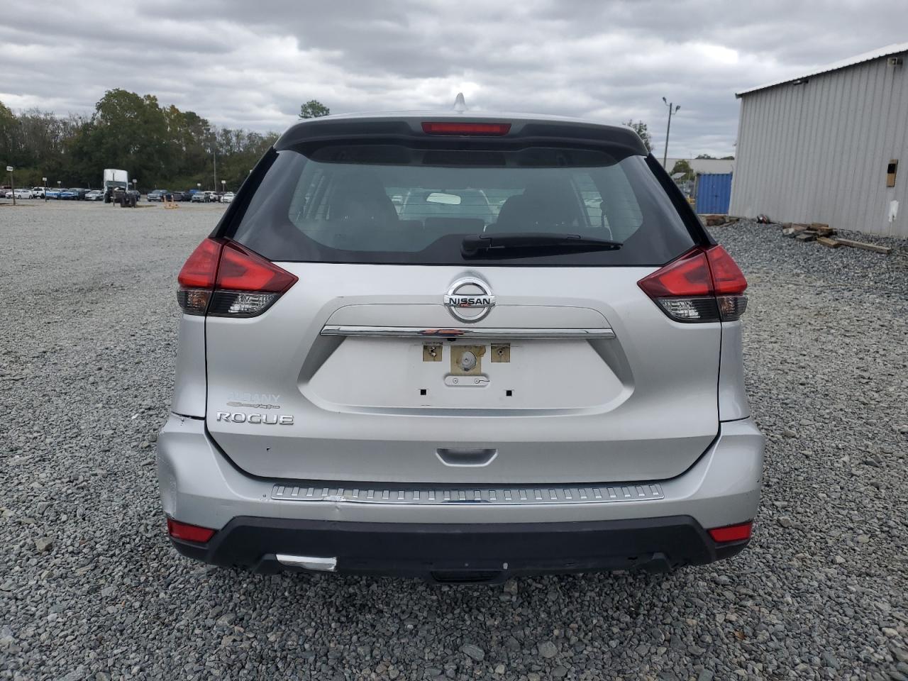 Nissan Rogue S Image 3