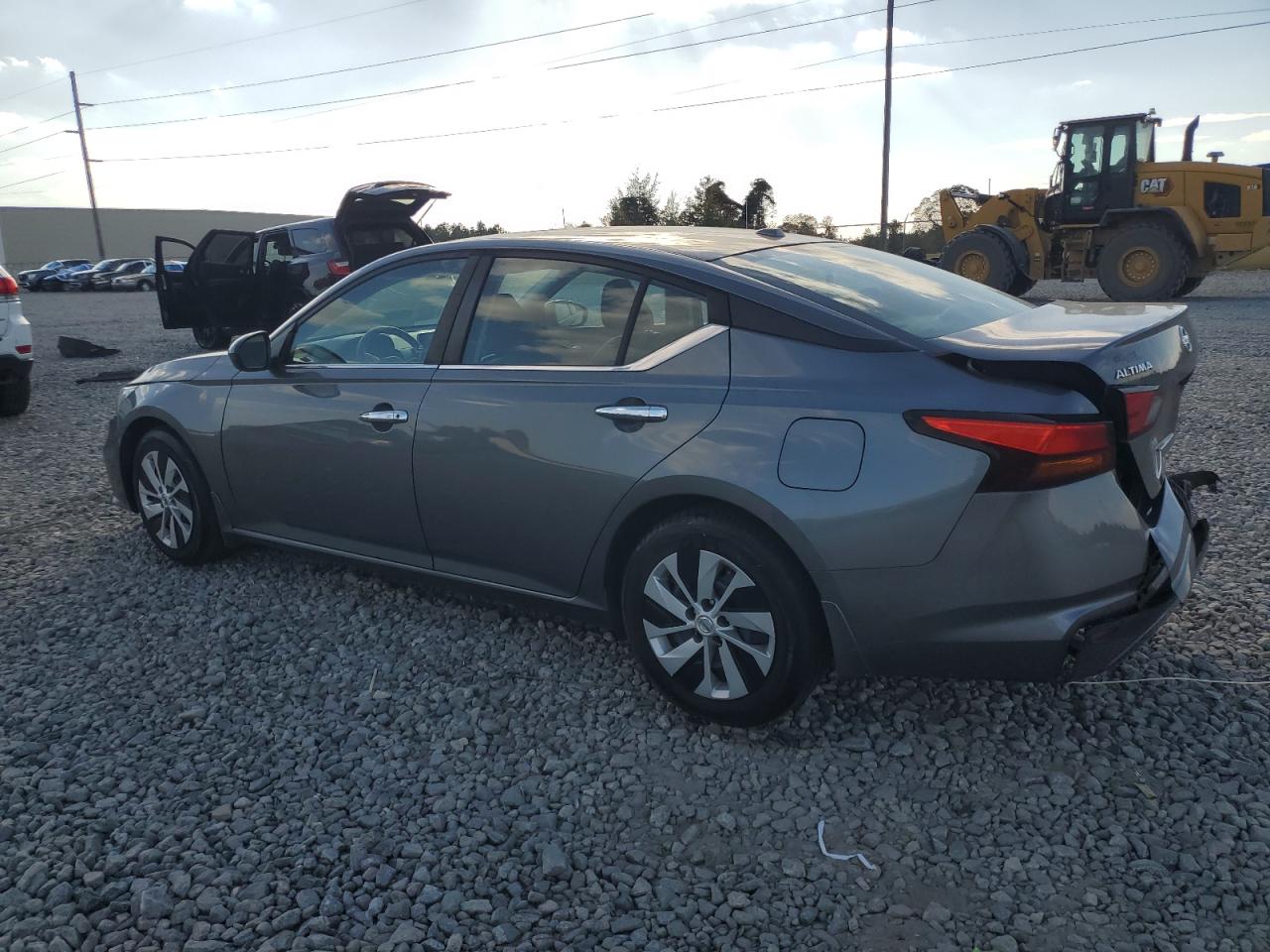 Nissan Altima S Image 2