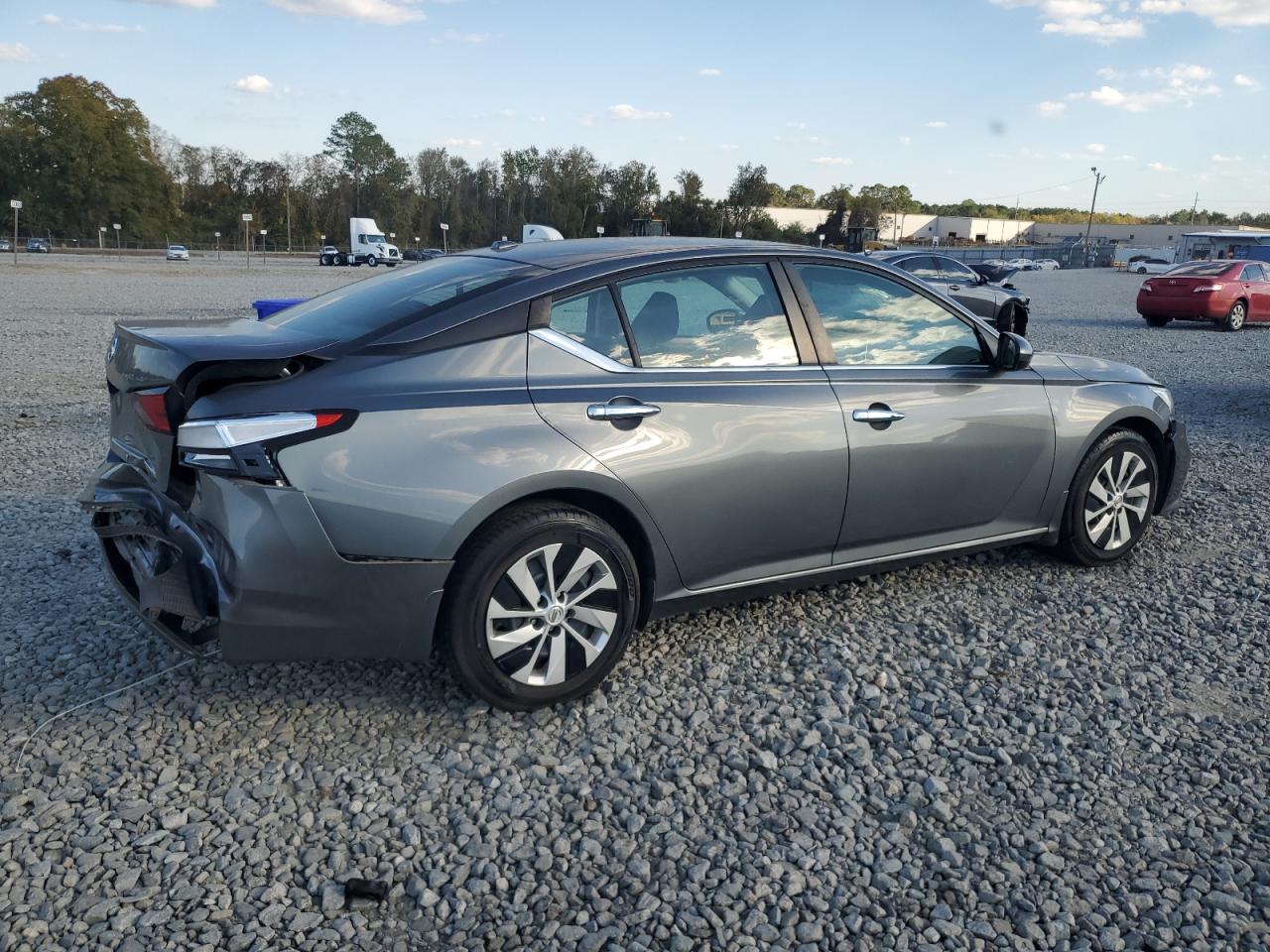 Nissan Altima S Image 11