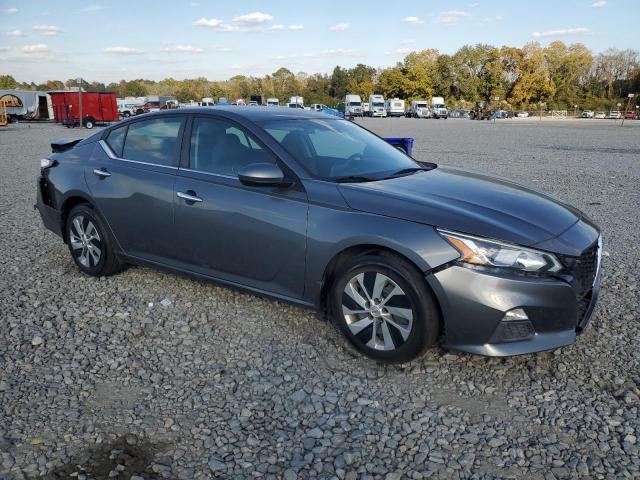 Nissan Altima S Image 9