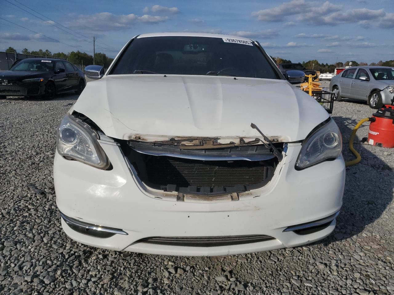 Chrysler 200 Limited Image 8