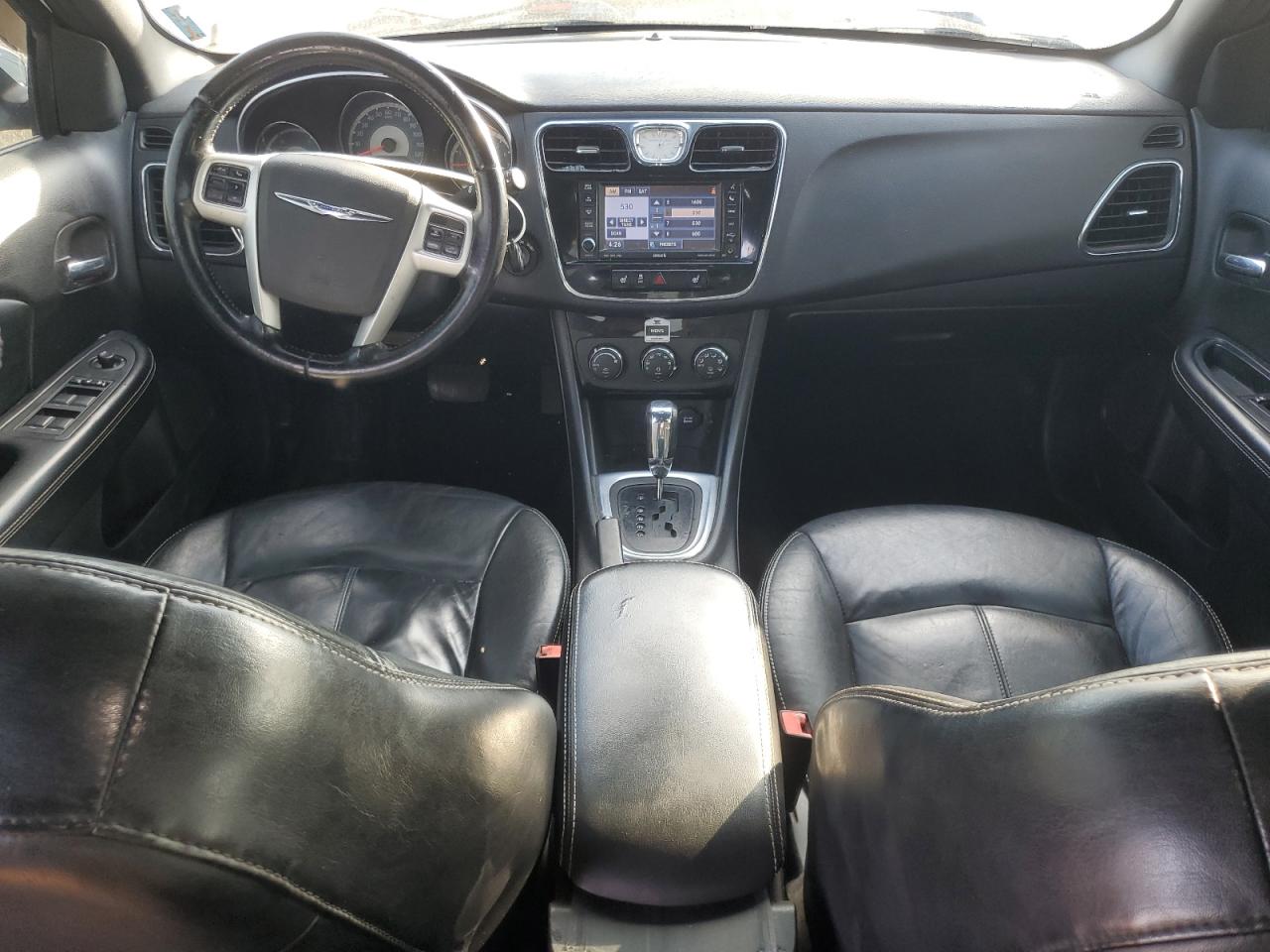 Chrysler 200 Limited Image 2