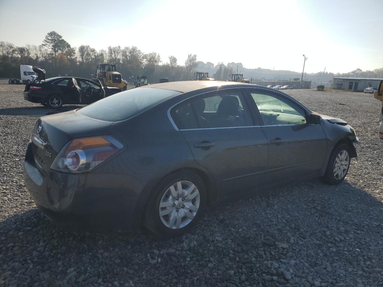 Nissan Altima Base Image 9