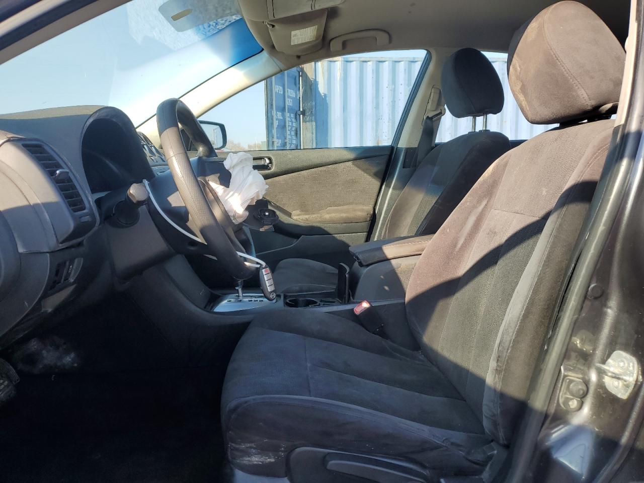 Nissan Altima Base Image 8