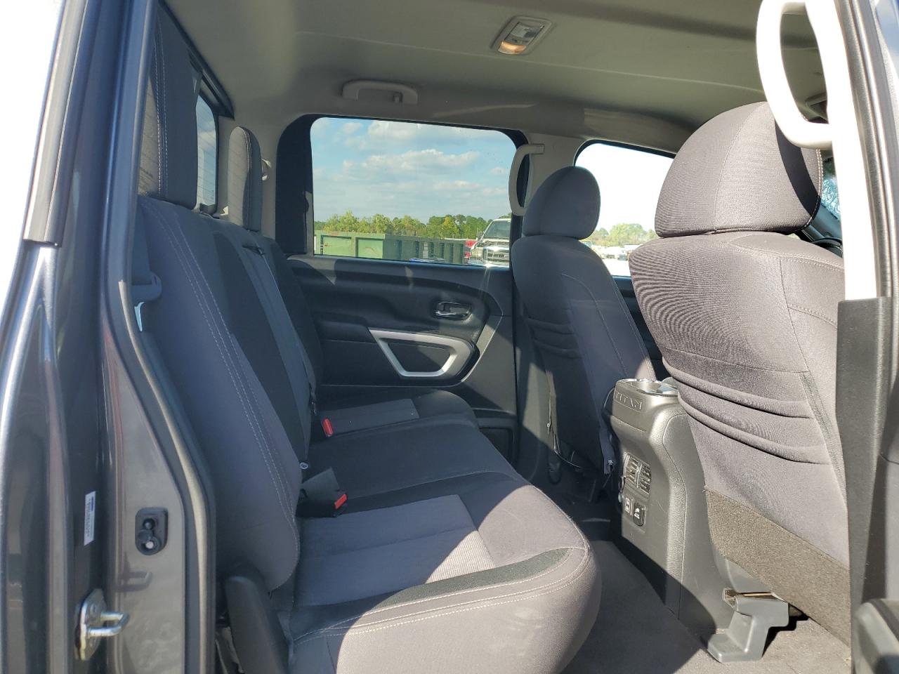 Nissan Titan Sv Image 10