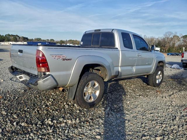 Toyota Tacoma Access Cab Image 3