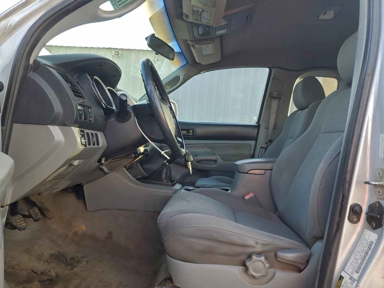 Toyota Tacoma Access Cab Image 7