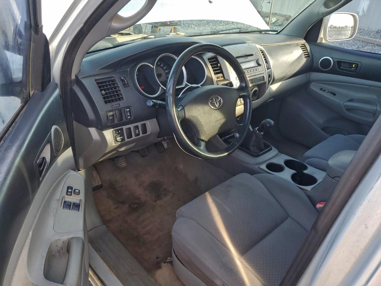 Toyota Tacoma Access Cab Image 6