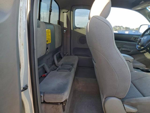 Toyota Tacoma Access Cab Image 9