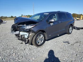  Salvage Toyota Sienna