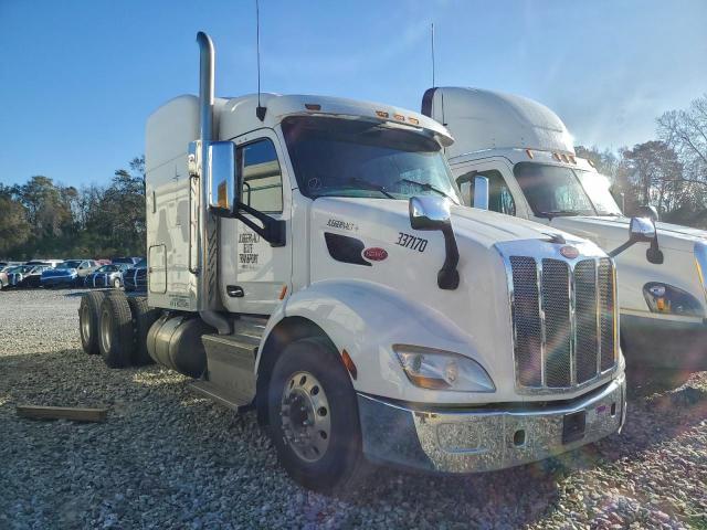  Salvage Peterbilt 579