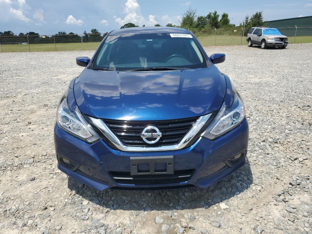 Nissan Altima 2.5 Image 2