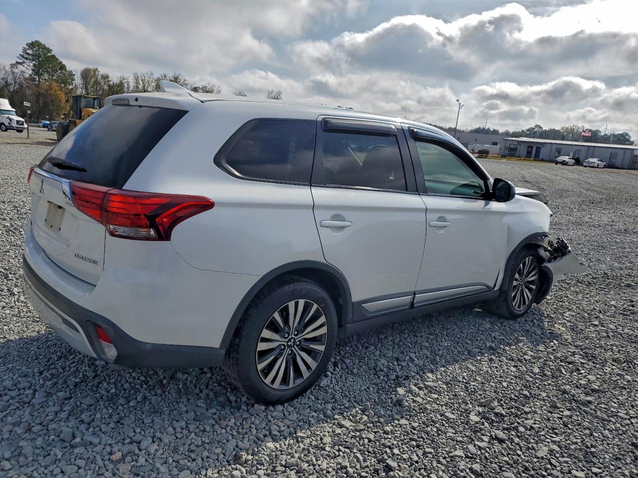 Mitsubishi Outlander Es Image 13