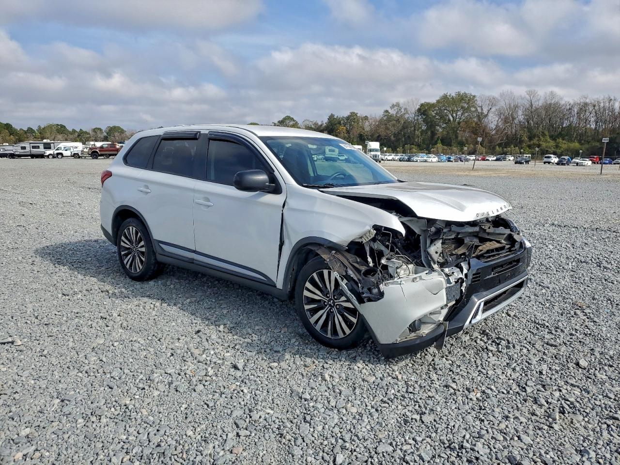 Mitsubishi Outlander Es Image 2