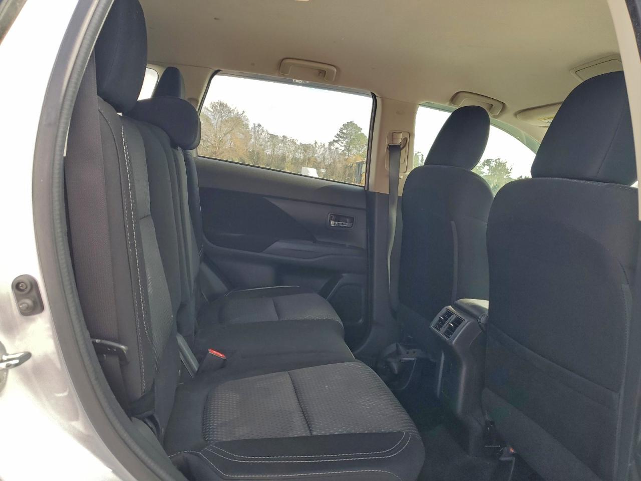 Mitsubishi Outlander Es Image 4