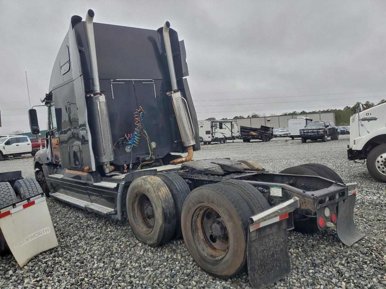 Freightliner Columbia 1 Columbia Image 7