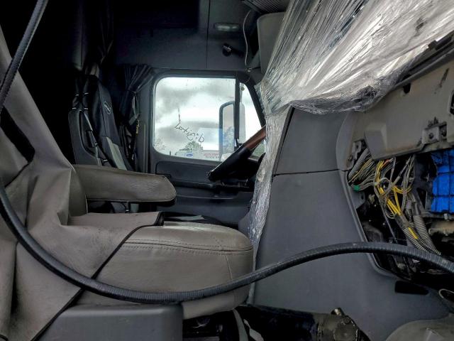 Freightliner Columbia 1 Columbia Image 4