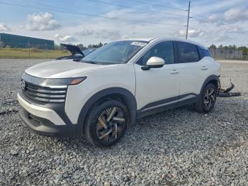  Salvage Nissan Kicks