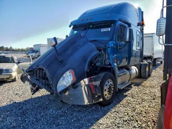 Salvage Freightliner Cascadia 1