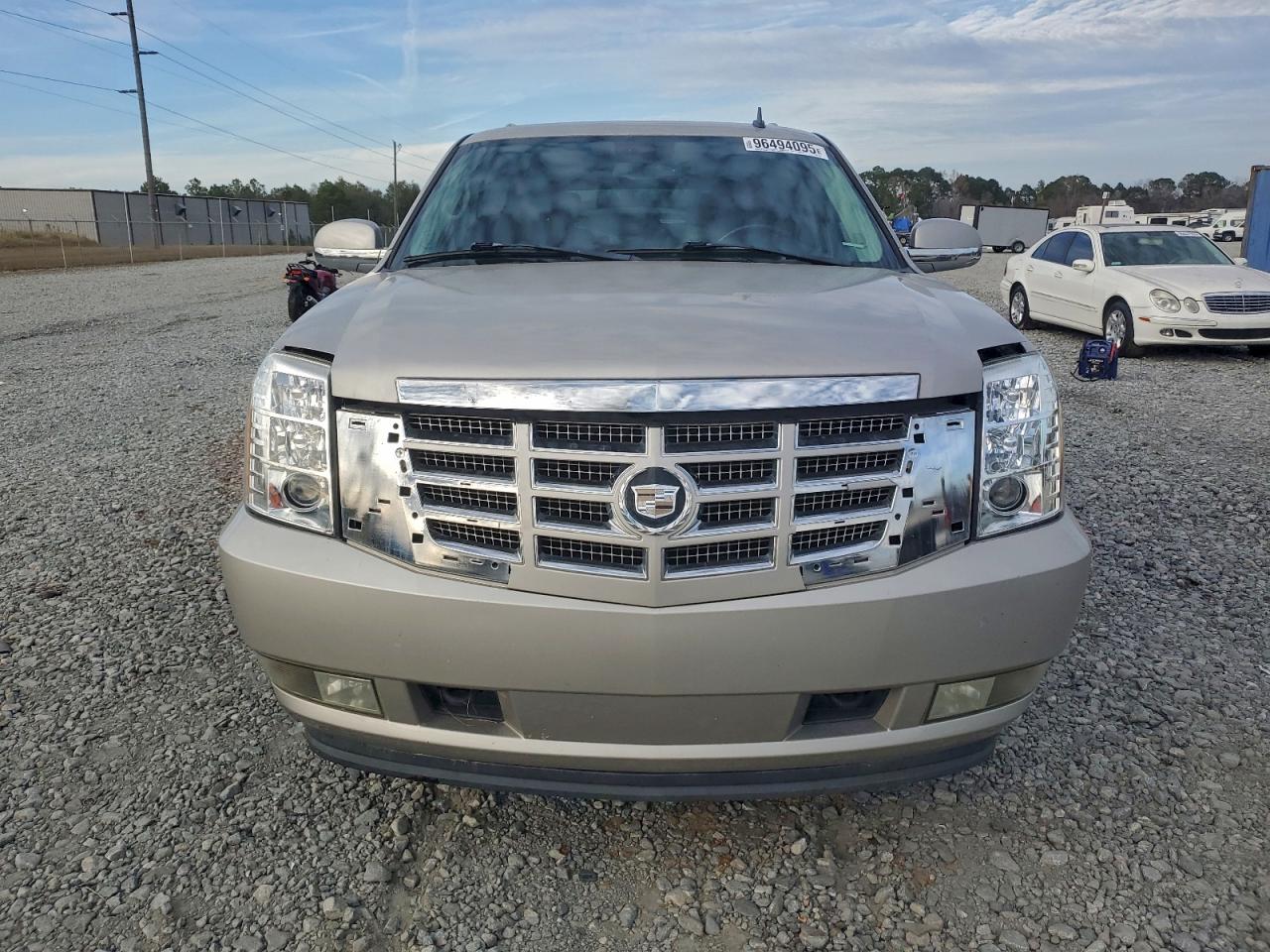 Cadillac Escalade Luxury Image 3