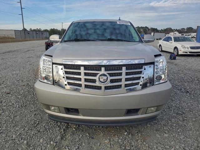 Cadillac Escalade Luxury Image 3