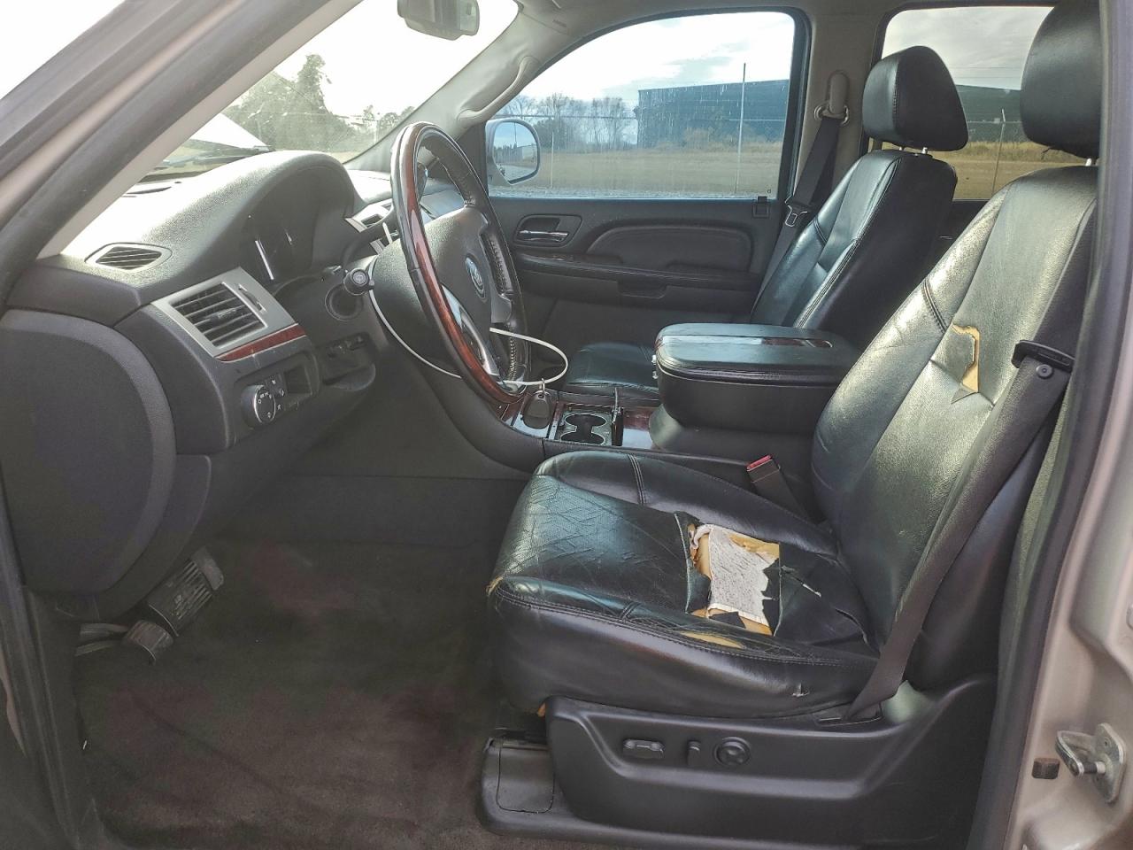 Cadillac Escalade Luxury Image 12