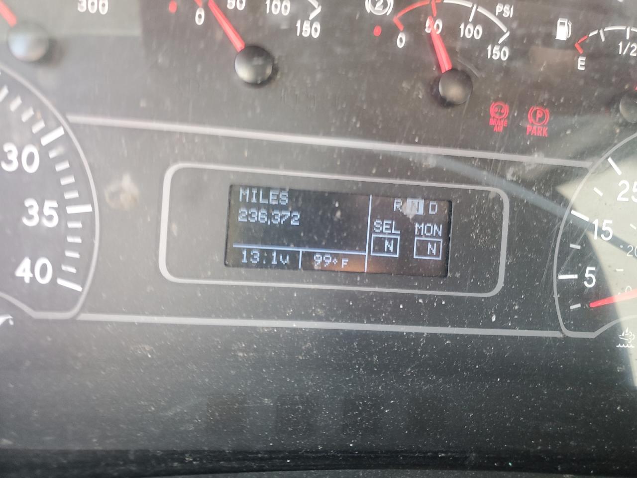 International Mv607 Image 10