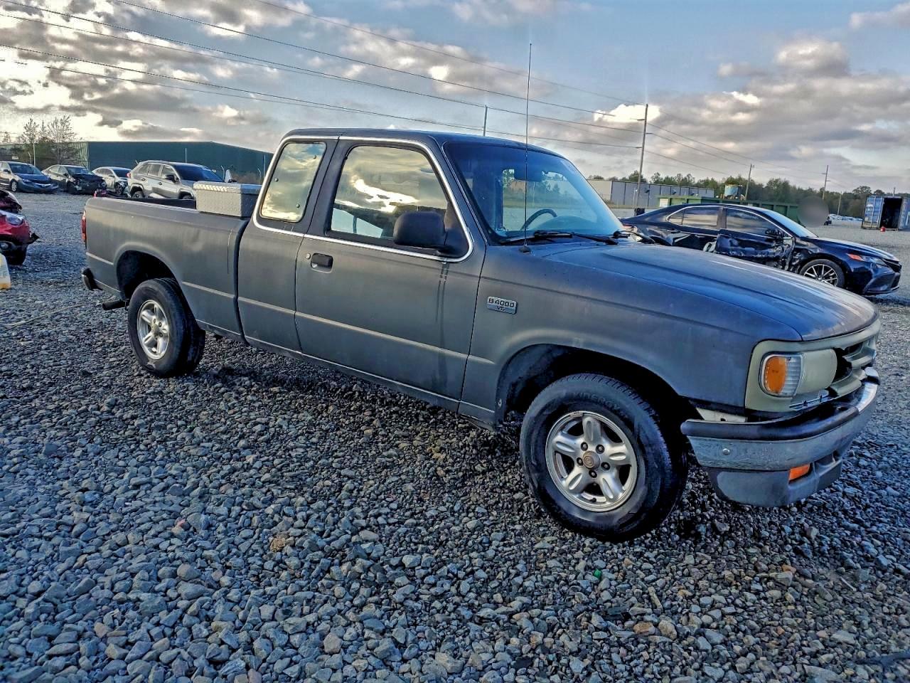 Mazda B Series Cab Plus Image 9