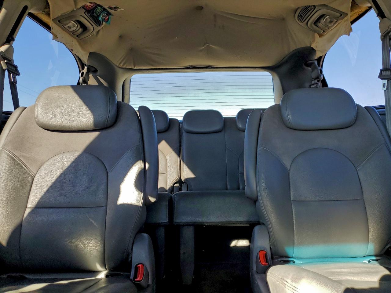 Chrysler Minivan Limited Image 10