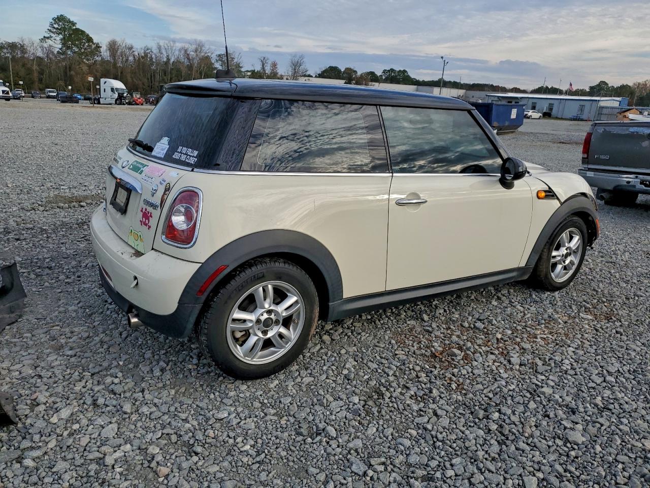 MINI Cooper Image 2
