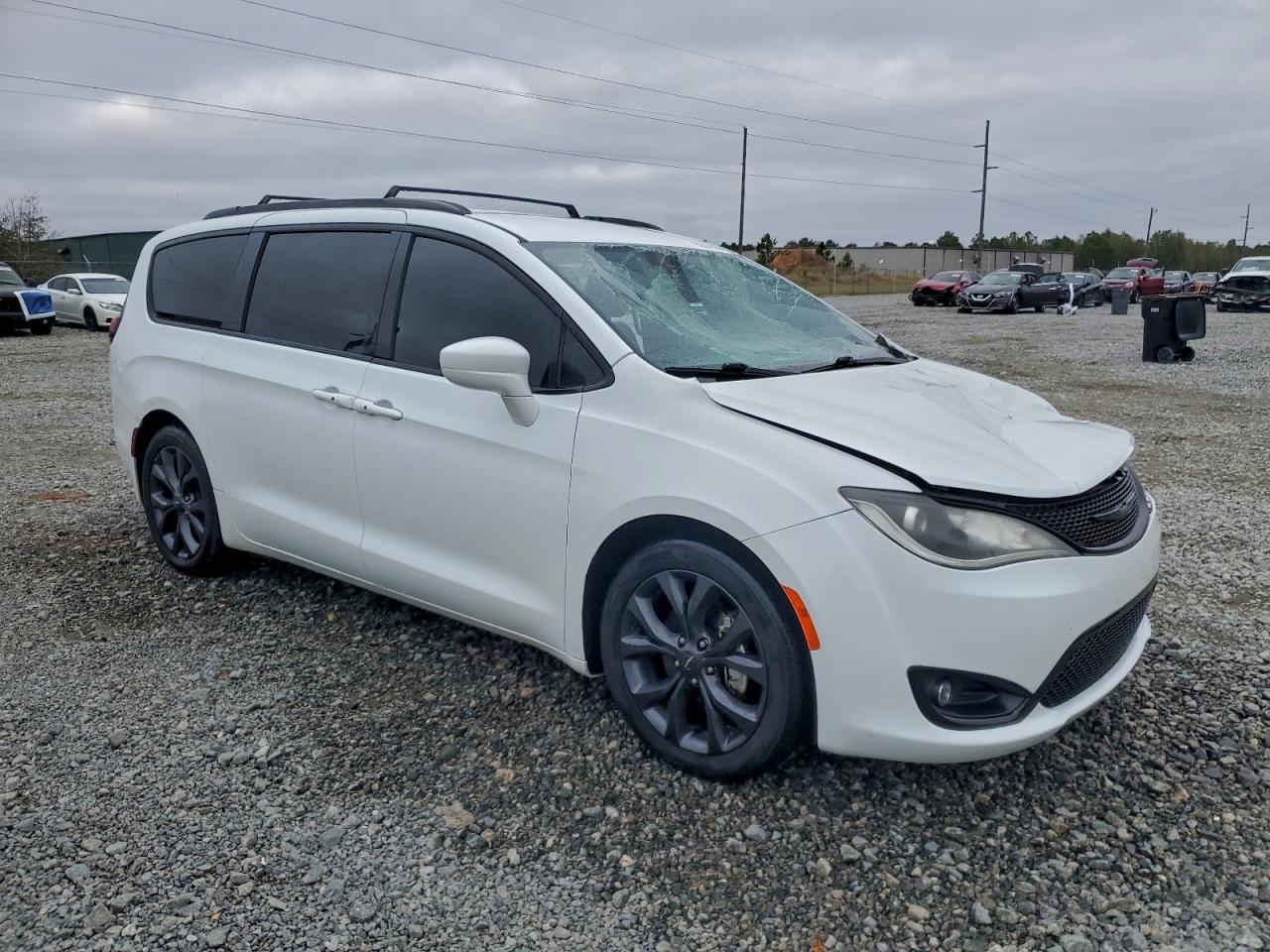 Chrysler Pacifica Touring L Image 11